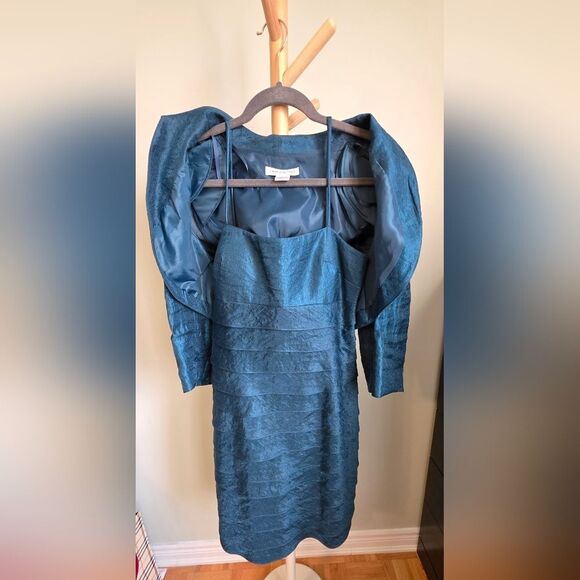 💙2 For $40💙 Bundle Corresponding Items For Deal!!! Emerald Green Dress - Picture 3 of 7